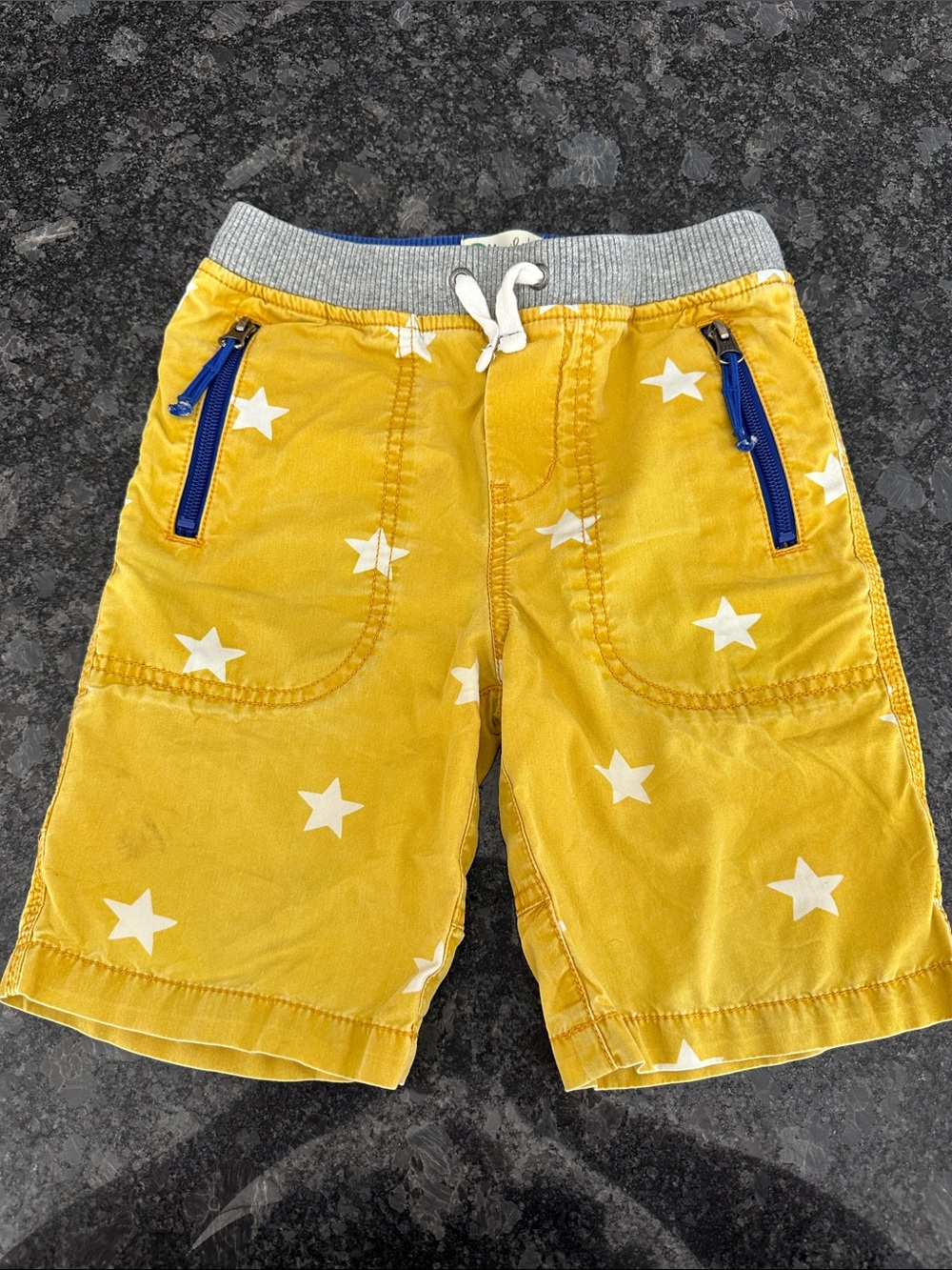 Mini Boden Yellow and White Star Shorts Size 6/116cm